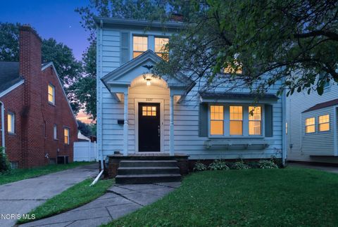 Tiny photo for 2227 Portsmouth Avenue, Toledo, OH 43613 (MLS # 10009581)