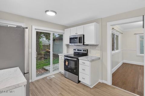 Tiny photo for 2227 Portsmouth Avenue, Toledo, OH 43613 (MLS # 10009581)