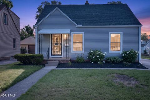 Photo of 536 Clifton Boulevard, Toledo, OH 43607 (MLS # 10010340)