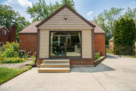 Tiny photo for 951 Mulberry Street, Perrysburg, OH 43551 (MLS # 10010764)