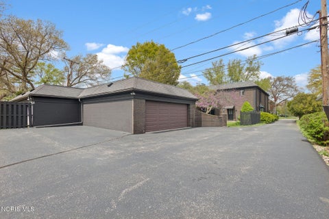 Tiny photo for 3905 Hillandale Road, Ottawa Hills, OH 43606 (MLS # 10009782)