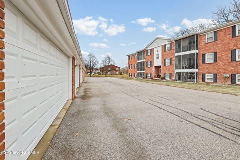 Tiny photo for 5533 Cresthaven Lane # 6 2c, Toledo, OH 43614 (MLS # 10002624)