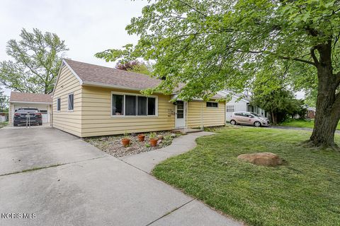 Tiny photo for 4518 Thackeray Road, Maumee, OH 43537 (MLS # 10008169)