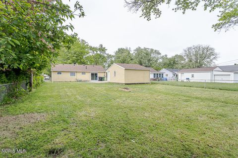 Tiny photo for 4518 Thackeray Road, Maumee, OH 43537 (MLS # 10008169)