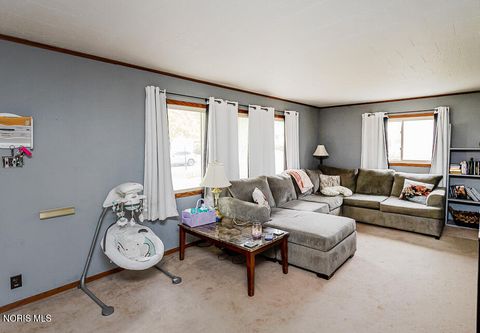 Tiny photo for 4518 Thackeray Road, Maumee, OH 43537 (MLS # 10008169)