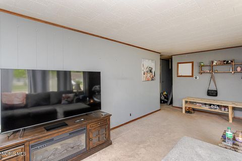 Tiny photo for 4518 Thackeray Road, Maumee, OH 43537 (MLS # 10008169)