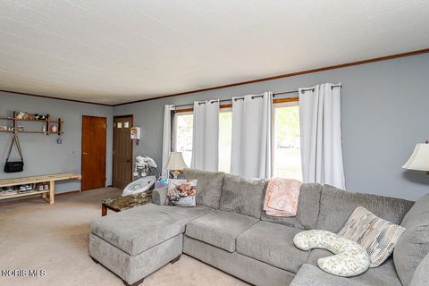 Tiny photo for 4518 Thackeray Road, Maumee, OH 43537 (MLS # 10008169)