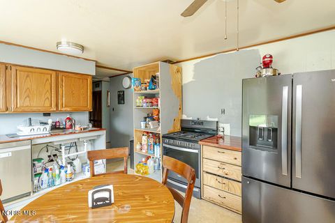 Tiny photo for 4518 Thackeray Road, Maumee, OH 43537 (MLS # 10008169)