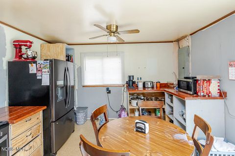 Tiny photo for 4518 Thackeray Road, Maumee, OH 43537 (MLS # 10008169)