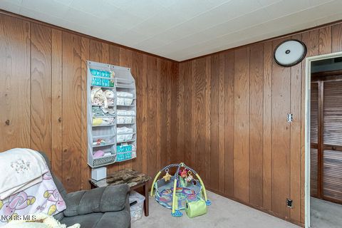 Tiny photo for 4518 Thackeray Road, Maumee, OH 43537 (MLS # 10008169)