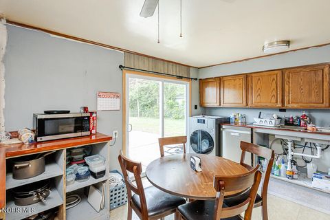 Tiny photo for 4518 Thackeray Road, Maumee, OH 43537 (MLS # 10008169)