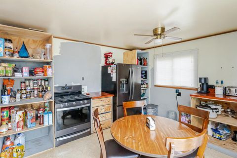 Tiny photo for 4518 Thackeray Road, Maumee, OH 43537 (MLS # 10008169)