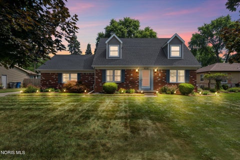 Photo of 2115 Thornapple Drive, Toledo, OH 43614 (MLS # 10011465)