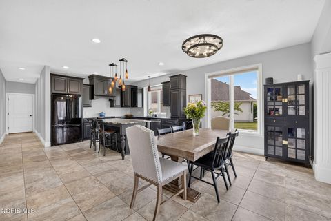 Tiny photo for 690 Ridge Lake Court, Perrysburg, OH 43551 (MLS # 10010798)