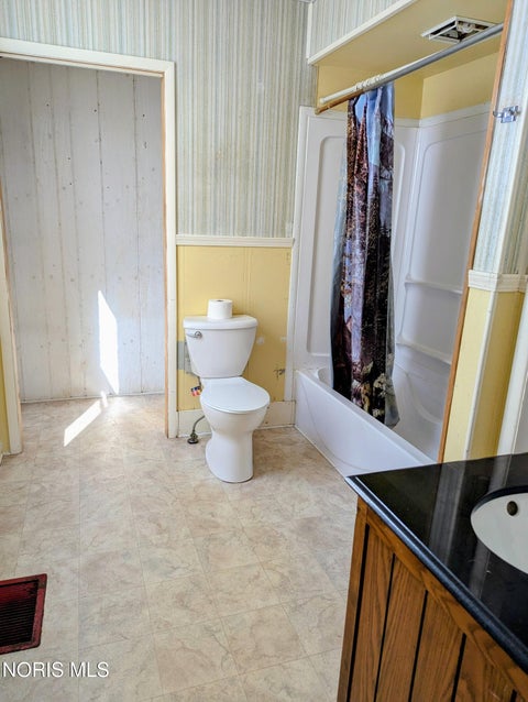 Tiny photo for 127 E Lynn Street, Edgerton, OH 43517 (MLS # 10014472)