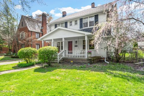 Photo of 2319 Middlesex Drive, Toledo, OH 43606 (MLS # 10006078)