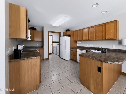 Tiny photo for 59 Aynsley Landing, Bowling Green, OH 43402 (MLS # 10014023)