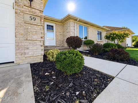Tiny photo for 59 Aynsley Landing, Bowling Green, OH 43402 (MLS # 10014023)