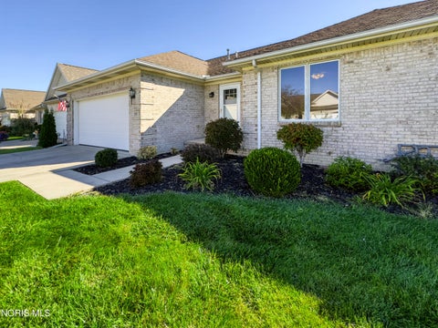 Tiny photo for 59 Aynsley Landing, Bowling Green, OH 43402 (MLS # 10014023)
