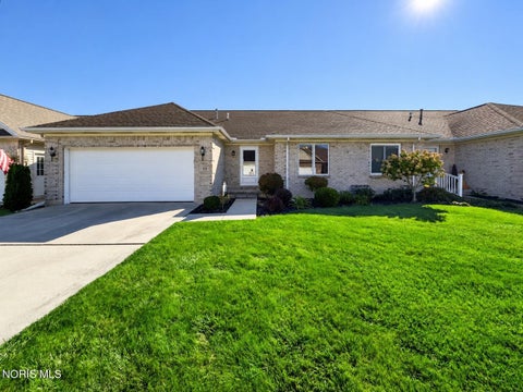 Photo of 59 Aynsley Landing, Bowling Green, OH 43402 (MLS # 10014023)
