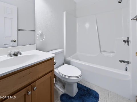 Tiny photo for 59 Aynsley Landing, Bowling Green, OH 43402 (MLS # 10014023)