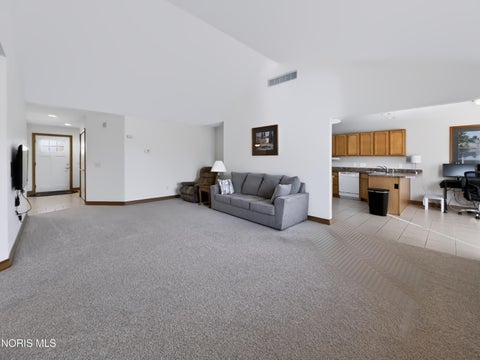 Tiny photo for 59 Aynsley Landing, Bowling Green, OH 43402 (MLS # 10014023)