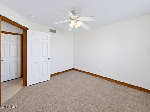 Tiny photo for 59 Aynsley Landing, Bowling Green, OH 43402 (MLS # 10014023)