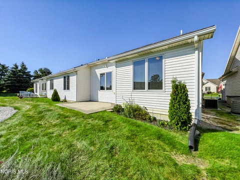 Tiny photo for 59 Aynsley Landing, Bowling Green, OH 43402 (MLS # 10014023)