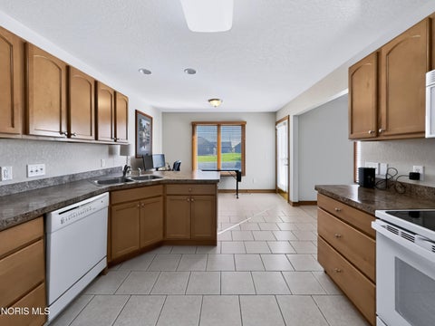 Tiny photo for 59 Aynsley Landing, Bowling Green, OH 43402 (MLS # 10014023)