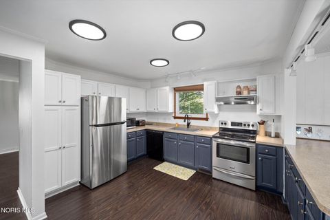 Tiny photo for 904 Apple Creek Drive, Perrysburg, OH 43551 (MLS # 10006189)