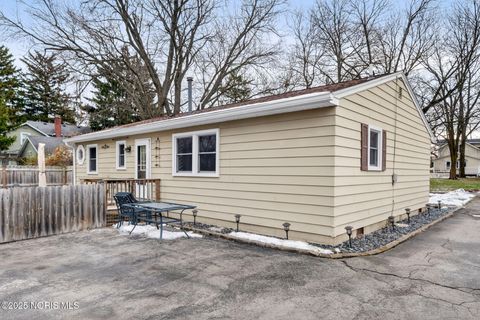 Tiny photo for 430 E 3rd Street, Perrysburg, OH 43551 (MLS # 10002462)