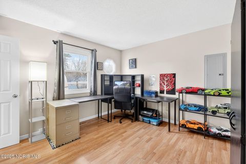 Tiny photo for 430 E 3rd Street, Perrysburg, OH 43551 (MLS # 10002462)