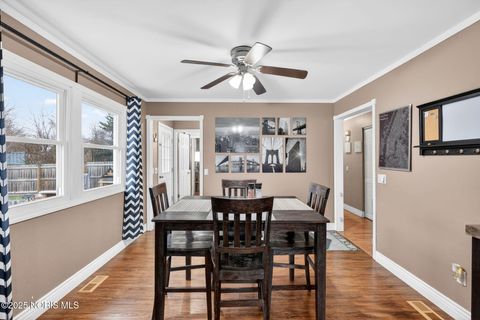 Tiny photo for 430 E 3rd Street, Perrysburg, OH 43551 (MLS # 10002462)