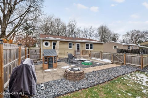 Tiny photo for 430 E 3rd Street, Perrysburg, OH 43551 (MLS # 10002462)