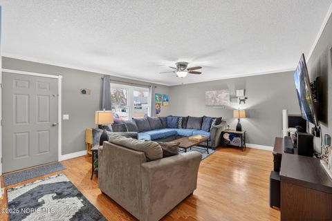 Tiny photo for 430 E 3rd Street, Perrysburg, OH 43551 (MLS # 10002462)