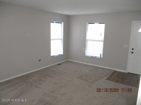 Tiny photo for 221 South Avenue, Toledo, OH 43609 (MLS # 10004077)