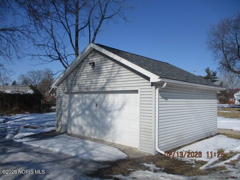 Tiny photo for 221 South Avenue, Toledo, OH 43609 (MLS # 10004077)