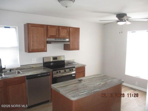 Tiny photo for 221 South Avenue, Toledo, OH 43609 (MLS # 10004077)