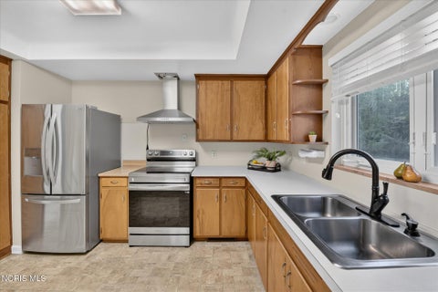 Tiny photo for 2801 Wicklow Road, Toledo, OH 43606 (MLS # 10014259)