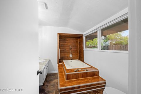 Tiny photo for 3144 E Lincolnshire Boulevard, Toledo, OH 43606 (MLS # 10000910)