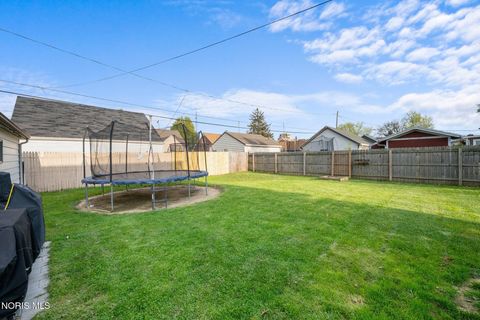 Tiny photo for 641 Ansonia Street, Oregon, OH 43616 (MLS # 10006636)