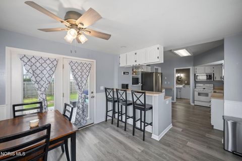 Tiny photo for 641 Ansonia Street, Oregon, OH 43616 (MLS # 10006636)