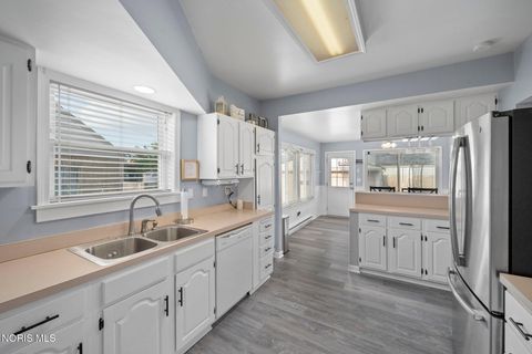 Tiny photo for 641 Ansonia Street, Oregon, OH 43616 (MLS # 10006636)