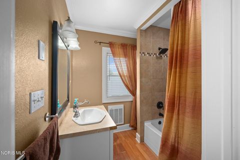 Tiny photo for 641 Ansonia Street, Oregon, OH 43616 (MLS # 10006636)