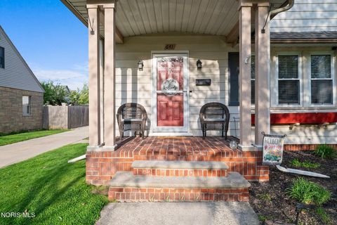 Tiny photo for 641 Ansonia Street, Oregon, OH 43616 (MLS # 10006636)