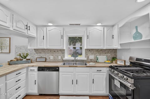Tiny photo for 5235 Patriot Drive, Toledo, OH 43611 (MLS # 10013941)