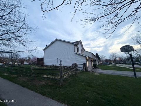 Photo of 560 Centerfield Drive, Maumee, OH 43537 (MLS # 10006272)