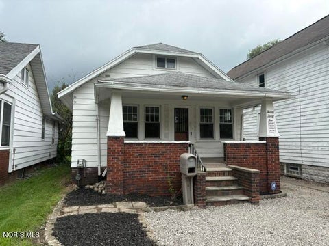 Photo of 2034 Fairfax Road, Toledo, OH 43613 (MLS # 10012085)