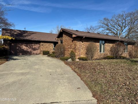 Photo of 601 Pheasant Drive, Bowling Green, OH 43402 (MLS # 10004457)