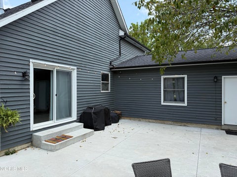 Tiny photo for 1111 Kurtz Street, Maumee, OH 43537 (MLS # 10012633)